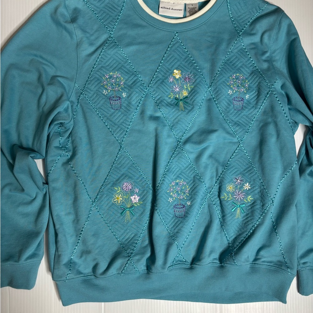 Alfred Dunner teal flor Embroidered Women’s large sweatshirt